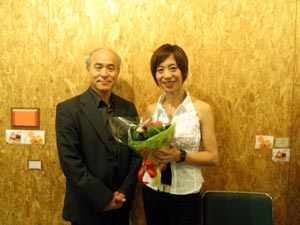 小川紀美代さんと記念写真